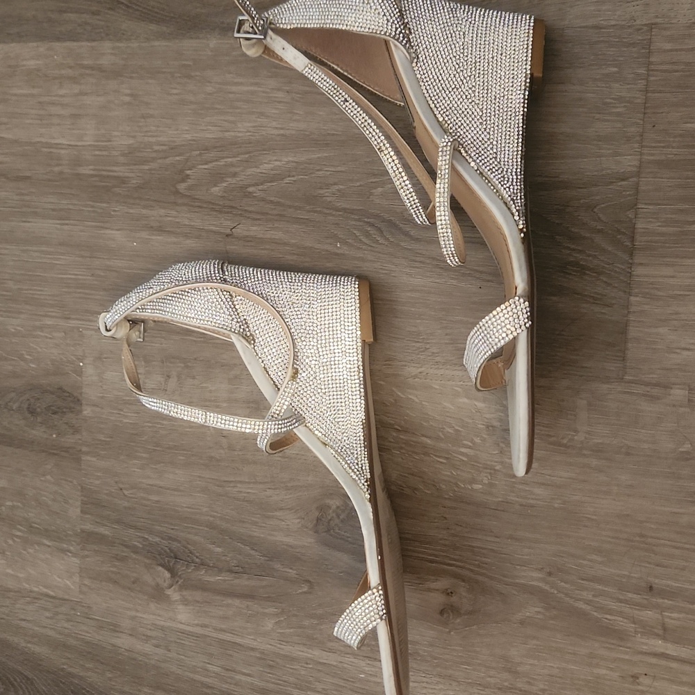 🌞2/$30 // STEVE MADDEN: Crystal Crisscross Strap Wedge Sandals - Picture 6 of 13